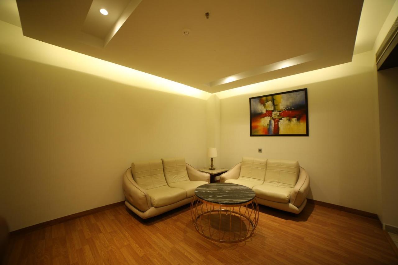Hotel Imperia Suites Jalandhar Exterior foto